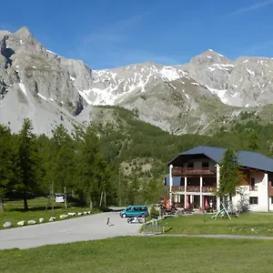 https://auberge-des-aiguilles.fr-provencehotel.com