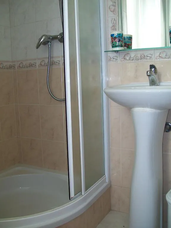 Pacheco'S Guesthouse Lagos